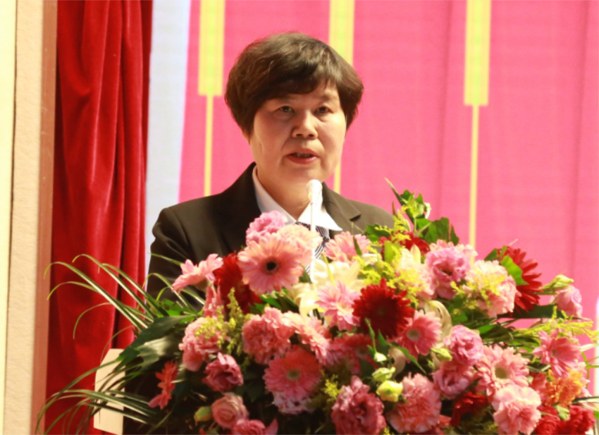 星空在线注册第一届党委班子选举大会---徐州市树恩中学总校长薛淑萍同志致开幕辞